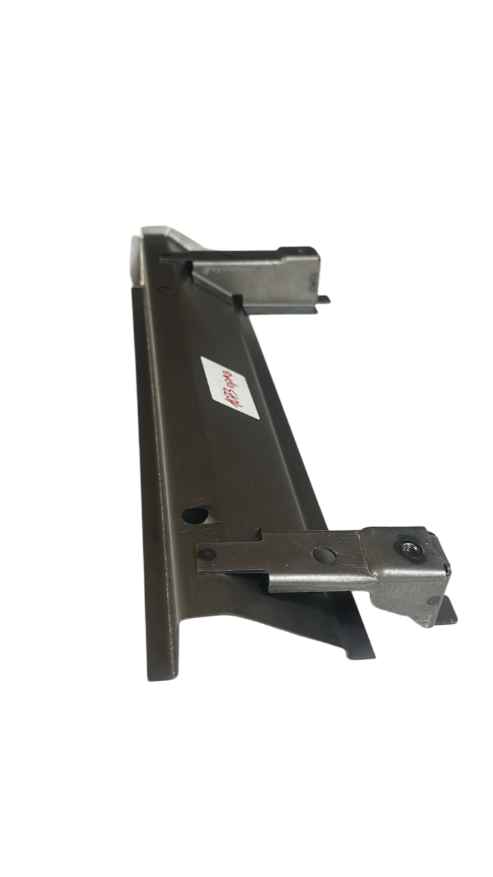 Поперечина кронштейна сидения правая на ВАЗ Нива 