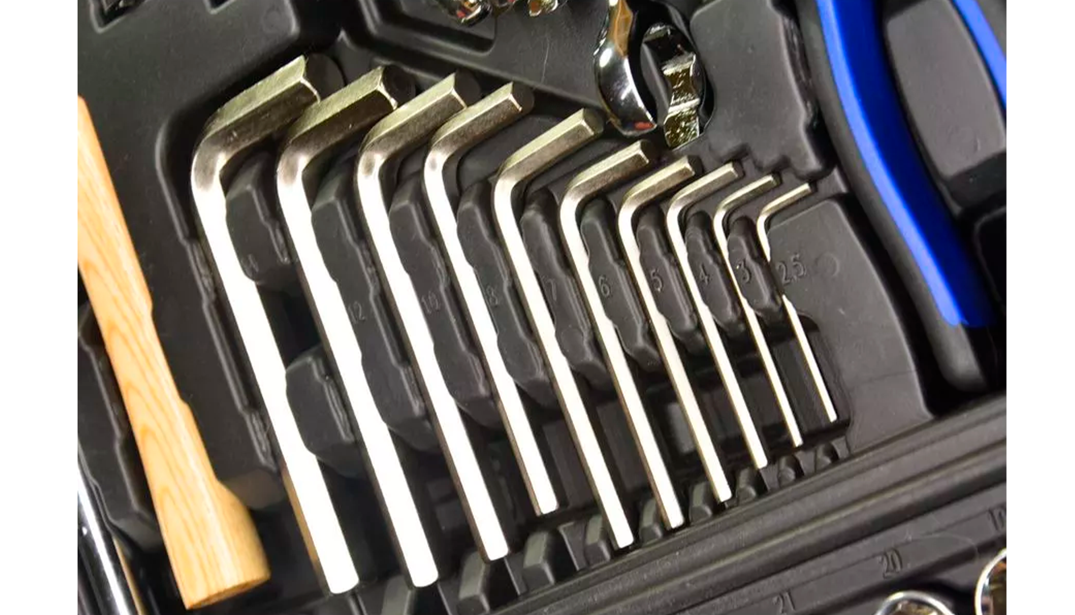 Наборы инструментов 142 предмета (Павлово: 1/4 + 3/8 + 1/2)