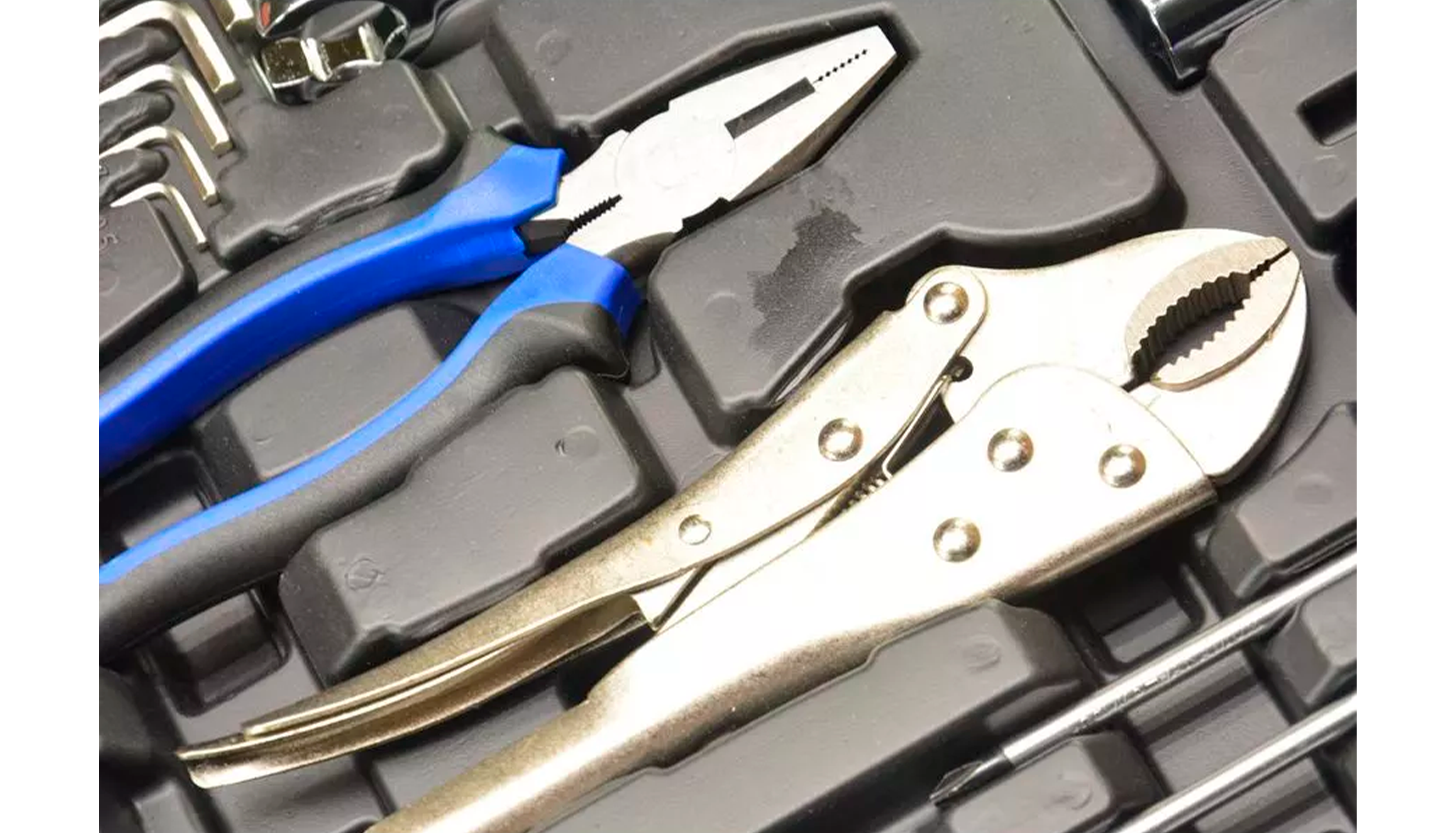 Наборы инструментов 142 предмета (Павлово: 1/4 + 3/8 + 1/2)